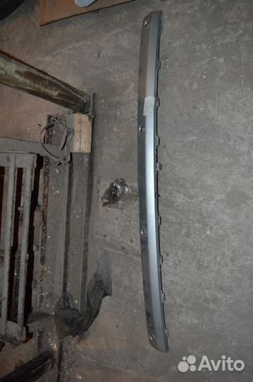 Mercedes W203 молдинг бампера центральный