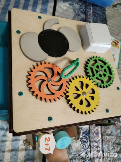 Развивающий кубик- бизиборд