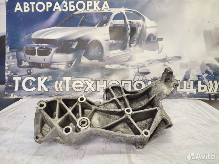 Кронштейн генератора Volkswagen Passat B5