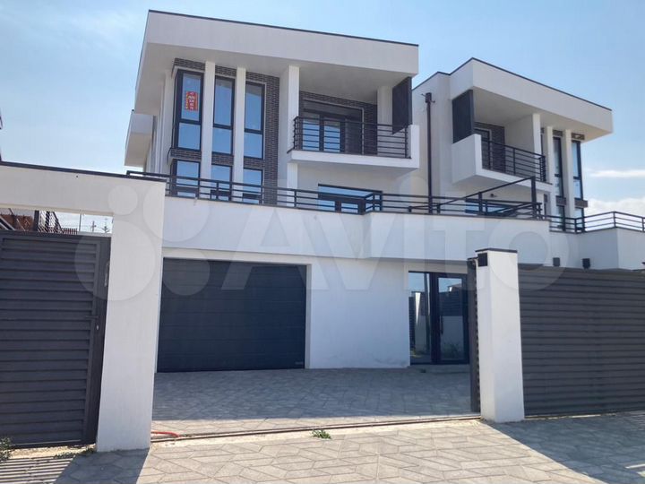 Дом 195 м² на участке 3,3 сот.