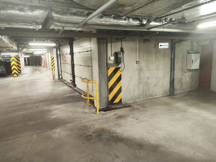 Машиноместо, > 30 м²