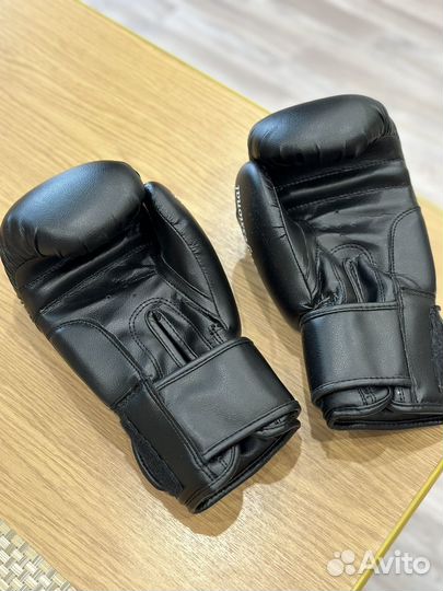 Боксерские перчатки 10 oz новые