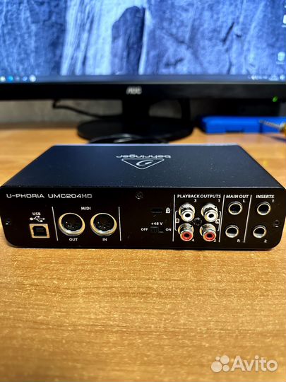 Внешняя звуковая карта behringer U-phoria UMC204HD