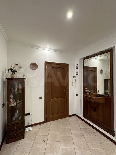 4-к. квартира, 193 м², 3/9 эт.