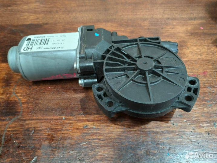 Моторчик стеклоподъемника передний левый Hyundai E