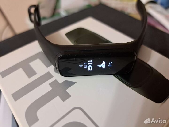 Фитнес браслет samsung