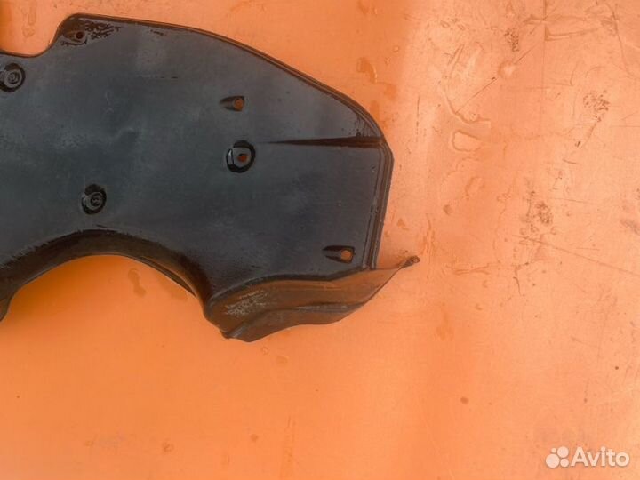 Защита днища кузова задняя правая Lexus Ls 250