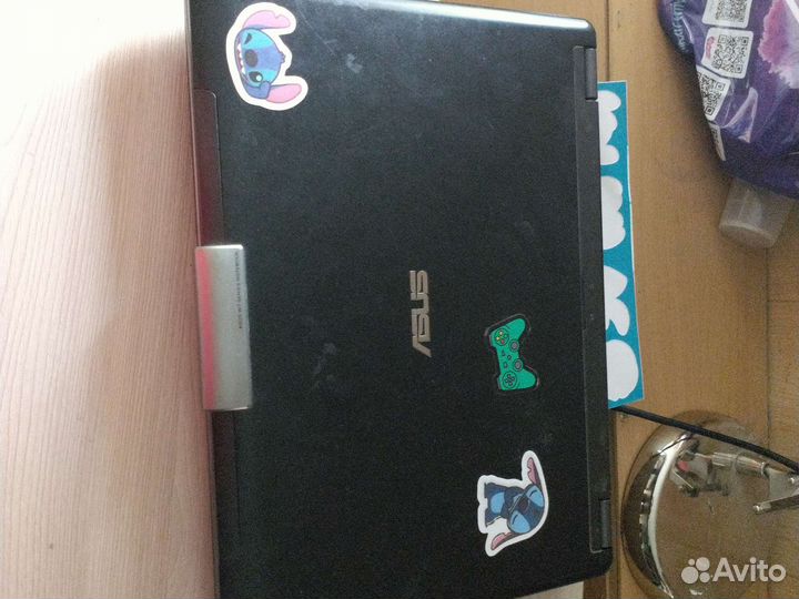 Продам ноутбук чёрный без звука но с зорядкой