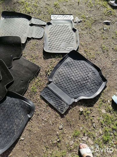 Автомобильные коврики резиновые