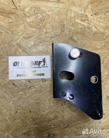 Нижняя часть механизма складывания Kugoo M4 pro