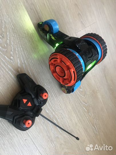 Hotweels трюковая машинка-перевертыш