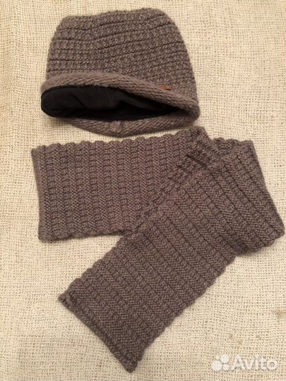 Шапки, шарфы, варешки, манишки