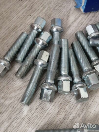 Колесные болты 14х1.5 10.9