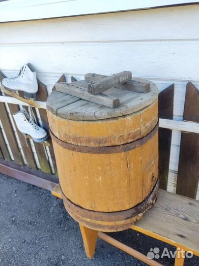 Деревянная бочка, кадка
