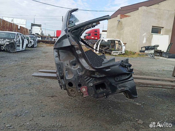 Audi A4 Крыло заднее левое (форточка в стоимость н