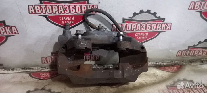 Суппорт тормозной передний правый Lexus Gs460