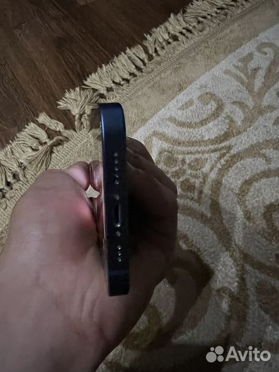 Телефон iPhone13