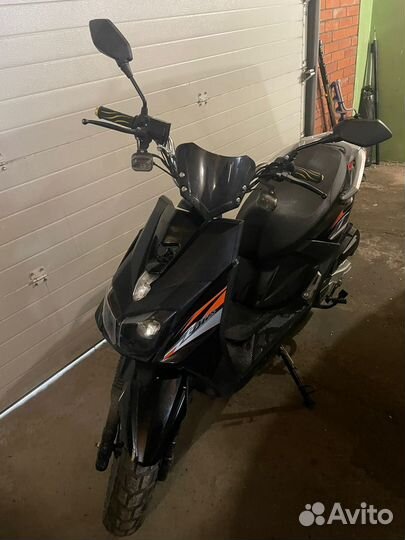 Скутер Wizard BWS