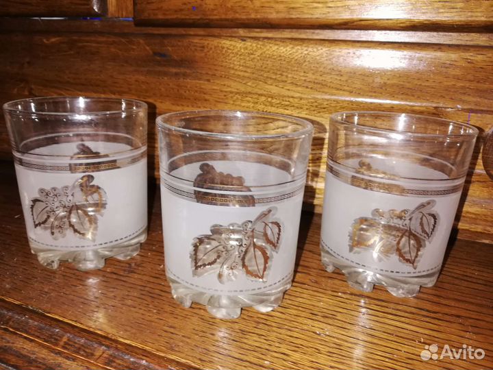 Стопки, рюмки, стаканы, фужеры, кувшины