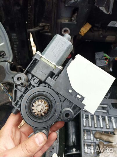 Стеклоподъёмник Ford focus 2