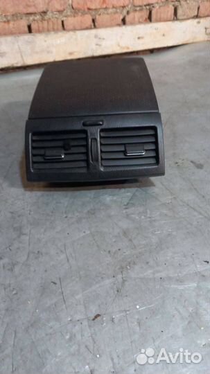 Бардачок Toyota Avensis Verso 2001