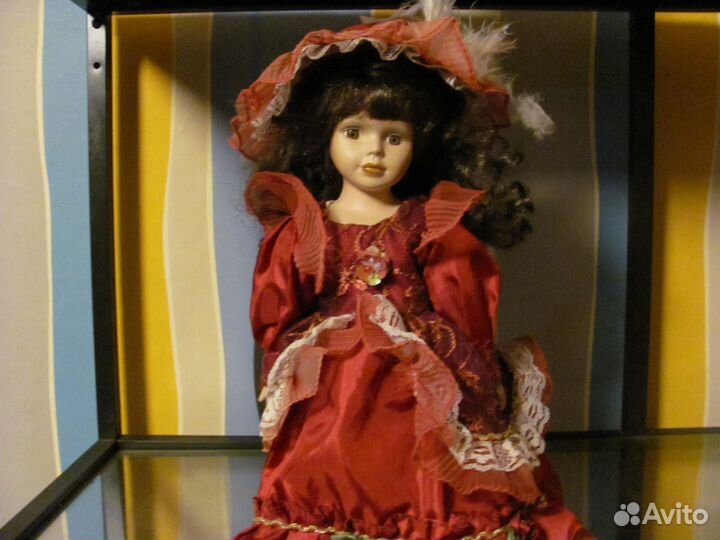 Кукла фарфоровая 30см