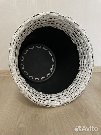 Кашпо из искусственного ротанга