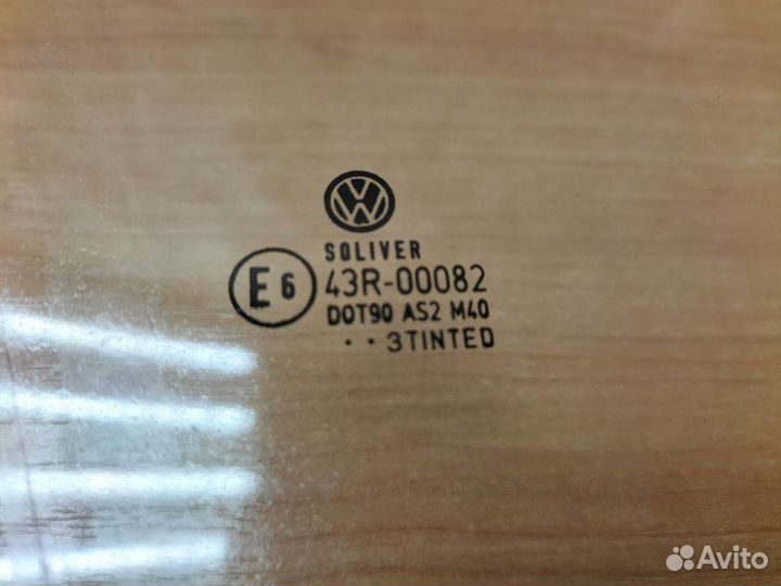 Стекло двери переднее правое Volkswagen Passat