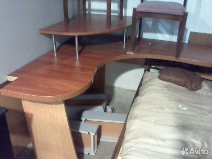Стол бу.Диваны,кровати,шкафы.ст Комиссионка
