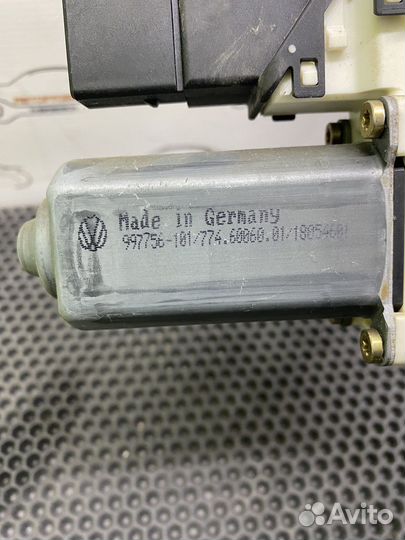 Задний левый стеклоподъемник Volkswagen Golf 5