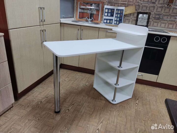 Маникюрный стол