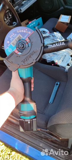 Makita DGA504Z