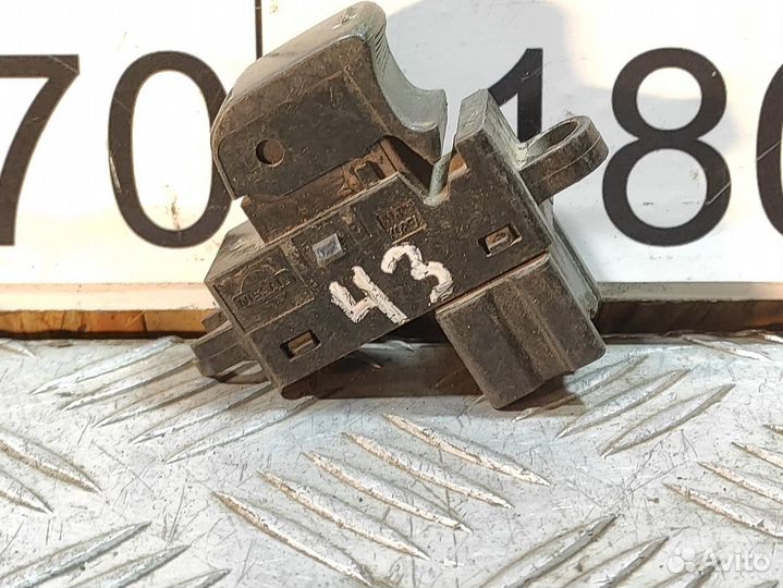 Кнопка стеклоподъемника Nissan Navara d40