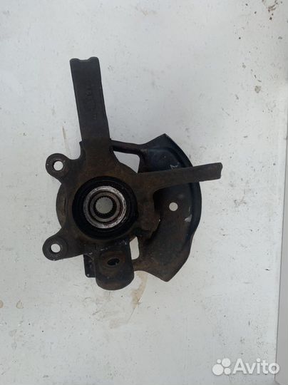 Кулак поворотный правый Nissan Almera N16