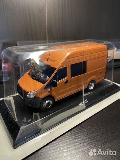 Модель автомобиля 1:43