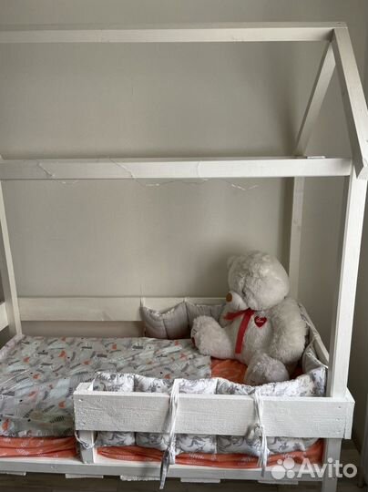 Детская кровать домик с новым матрасом