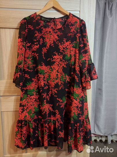 Платье чёрное в рябинку