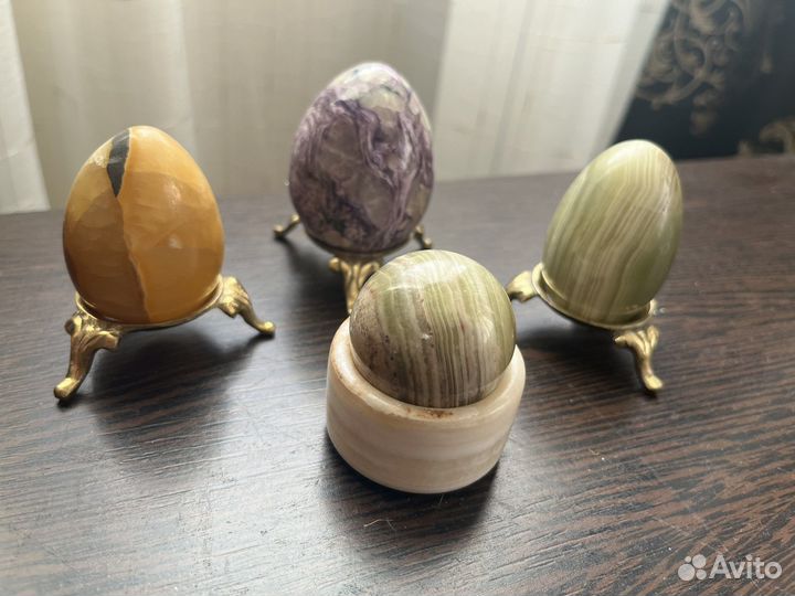 Яйцо декоративное из камня