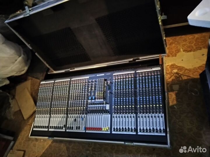 Allen & Heath GL 2400 - 40 с кейсом