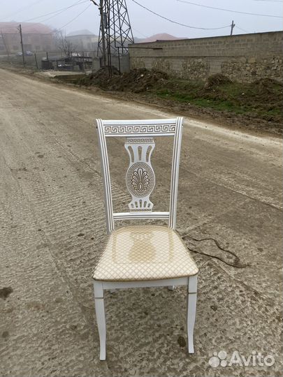 Столы и стулья