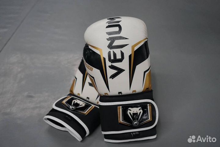 Боксерские перчатки 16oz venum
