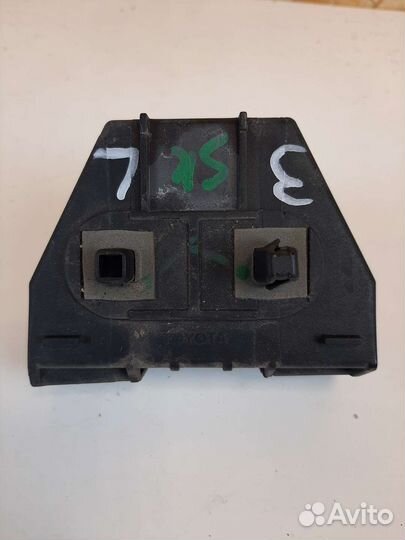 Кронштейн заднего бампера Avensis 2 левый