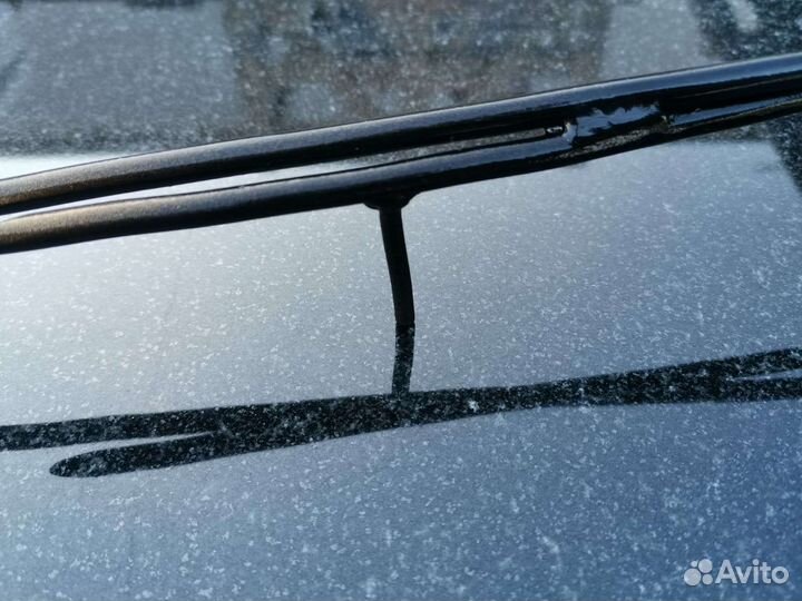 Кованые розы на кладбище