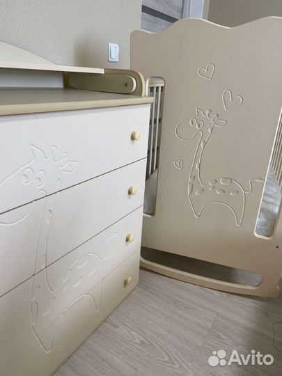 Детская кровать с пеленальным комодом