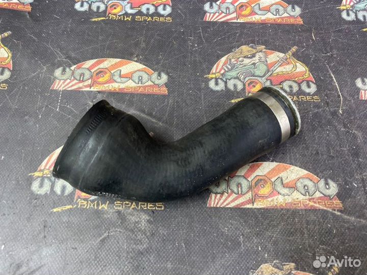 Патрубок интеркулера Bmw F02 седан N63B44A 10