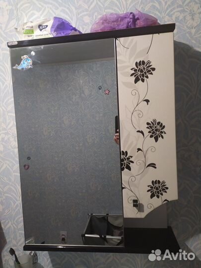 Шкаф-зеркало в ванную комнату