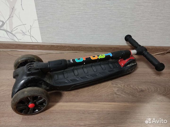 Самокат трехколесный