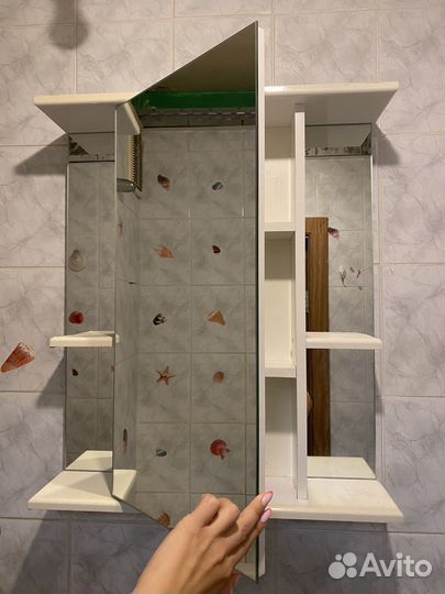 Полка настенная деревянная для ванной