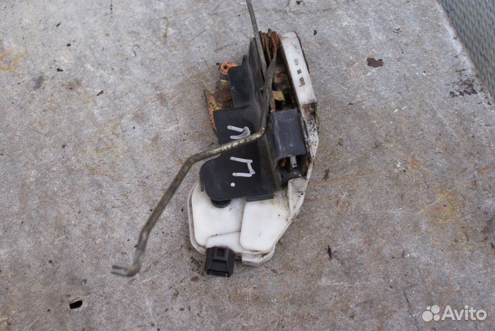 Замок передней левой двери Mitsubishi Galant EA