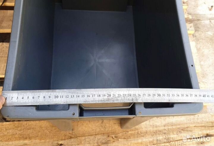 Ящик пластиковый с крышкой